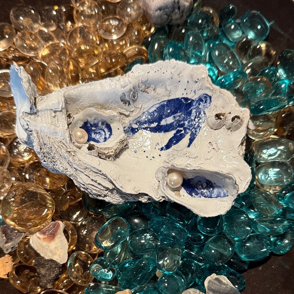 Decorative Oyster Shell with Blue turtle Accents
